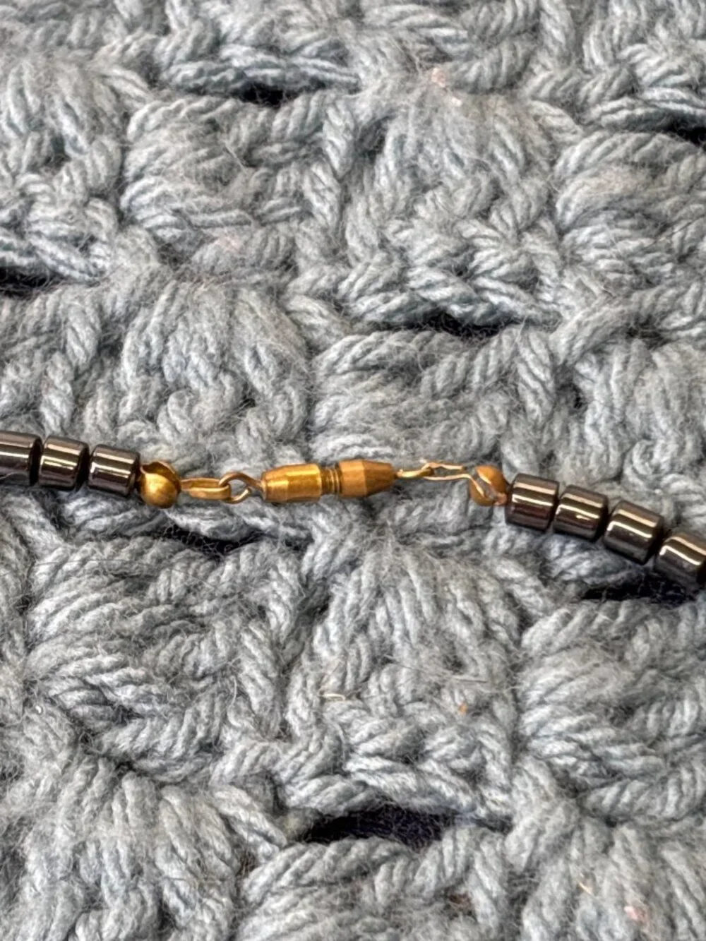Vtg Artisan Hematite Beaded Necklace Flower Pendant Goldtone Barrel Clasp 16 in